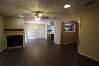 8302-8304 Garrett Dr in Tyler, TX - Building Photo - Building Photo