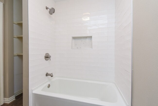 4606 Whispering Rock Ln