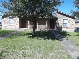 701 Vassar Ct in College Station, TX - Building Photo