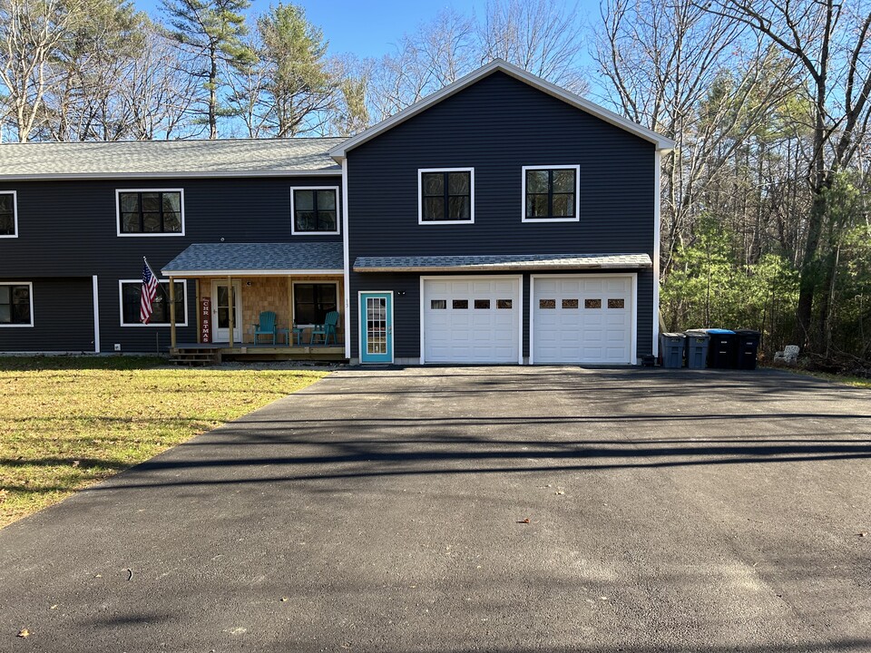 13 Colonial Park Dr, Unit 1 in Windham, ME - Building Photo