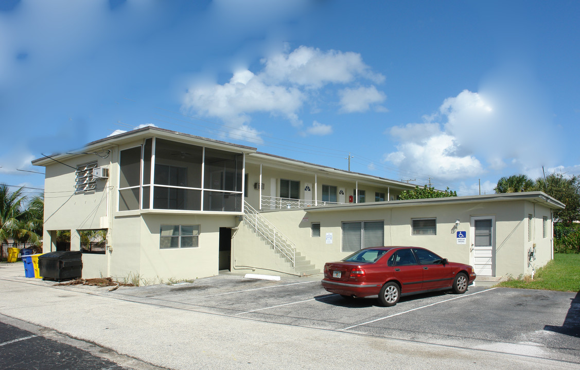 La Casa Maria in Lake Worth, FL - Building Photo