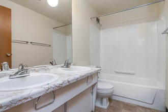 353 E 13th Ave in Columbus, OH - Building Photo - Interior Photo