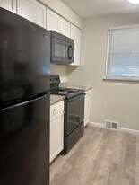 Trotwood Manor in New Stanton, PA - Building Photo