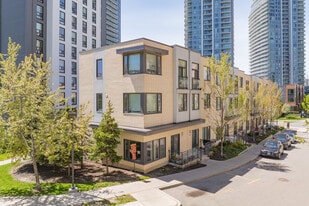 85 Forest Manor Rd in Toronto, ON - Building Photo
