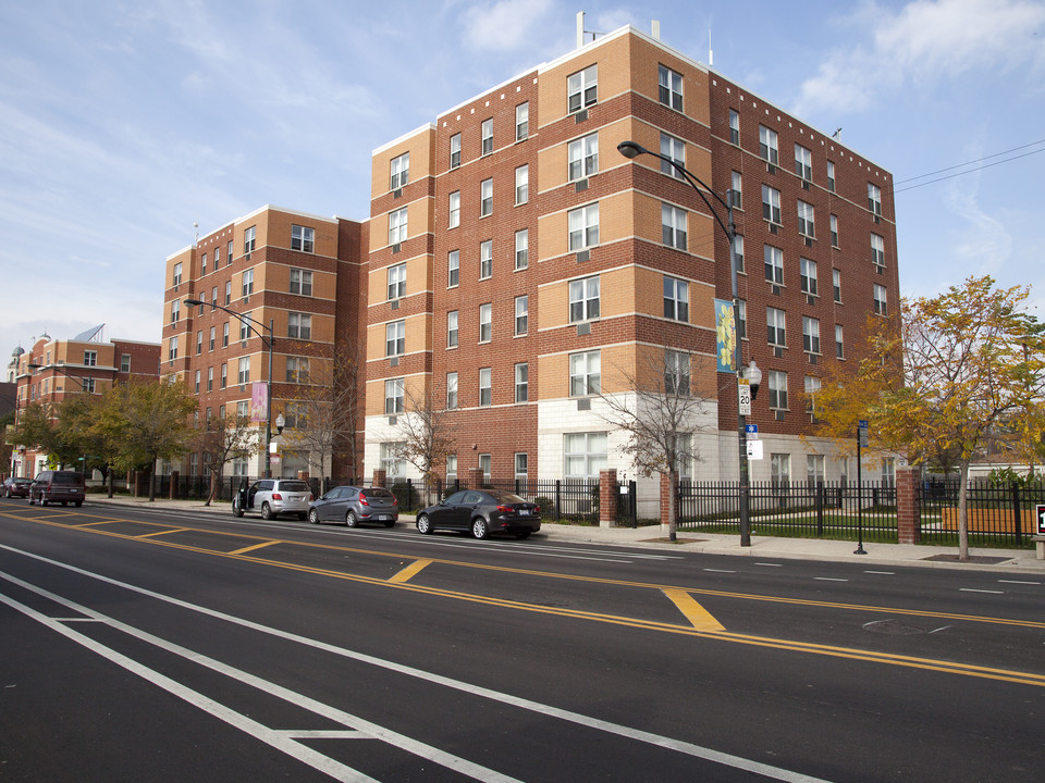 Churchview Senior Campus in Chicago, IL - Foto de edificio