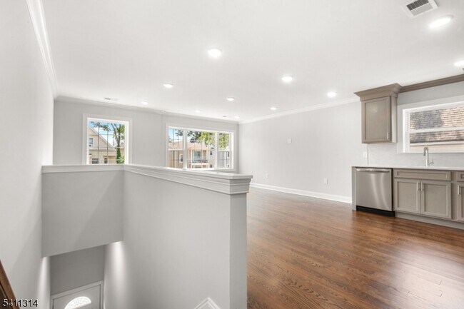 147 N 15th St in East Orange, NJ - Building Photo - Building Photo