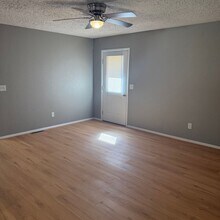 3324 W Riverside St in Springfield, MO - Building Photo - Building Photo