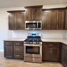 6307 Rebecca St SE in Albany, OR - Building Photo - Building Photo