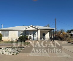 606 N Oak St in Carlsbad, NM - Building Photo