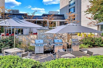 2111 Richmond Hwy in Arlington, VA - Building Photo - Building Photo