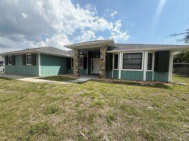 1001 S Wapello St in North Port, FL - Building Photo