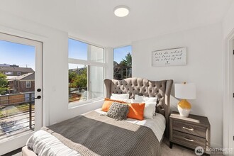 5518 11th Ave NW in Seattle, WA - Building Photo - Building Photo