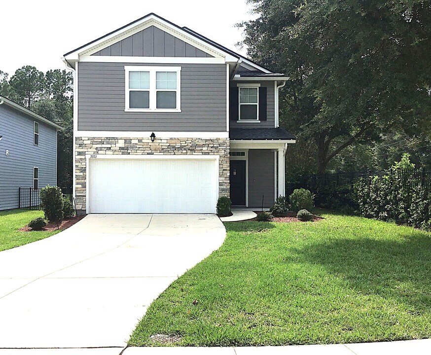3371 Roundabout Dr in Middleburg, FL - Building Photo