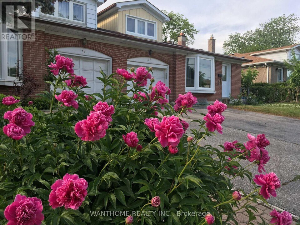 148 Old Sheppard Ave in Toronto, ON - Building Photo