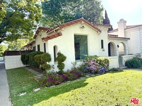 2002 Kelton Ave in Los Angeles, CA - Building Photo - Building Photo