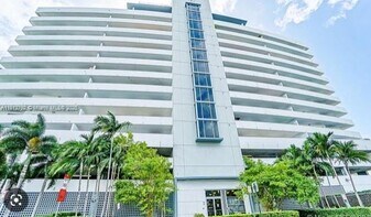 36 NW 6th Ave, Unit 605 in Miami, FL - Building Photo