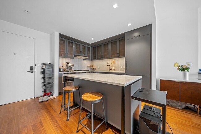 2 Shore Ln in Jersey City, NJ - Building Photo - Building Photo