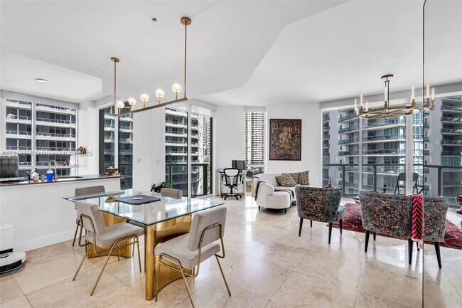 218 SE 14th St in Miami, FL - Building Photo - Building Photo