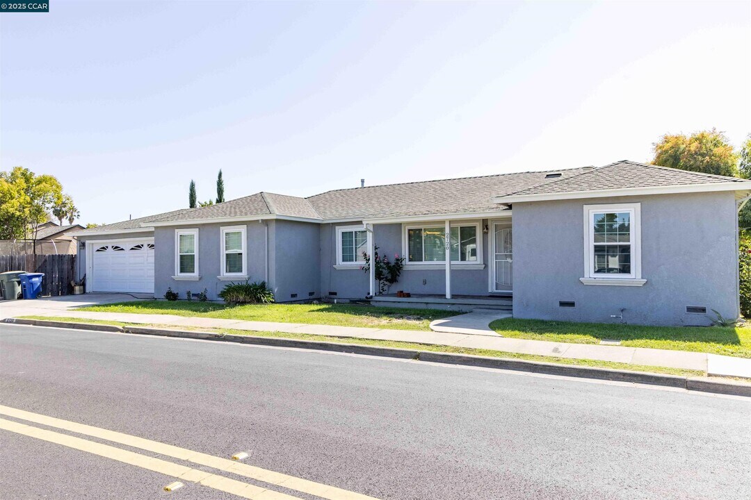 2720 Prospect St in Concord, CA - Building Photo