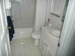 2144 SW 41 Ln in Gainesville, FL - Building Photo - Building Photo