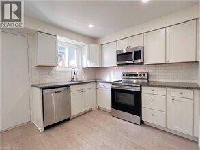 223 Pioneer Dr in Kitchener, ON - Building Photo - Building Photo