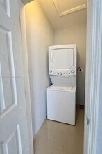 2157 NW 28th St in Miami, FL - Building Photo - Building Photo
