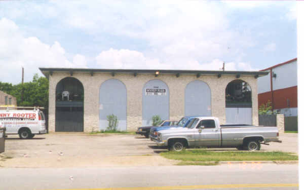 Wooten Plaza in Austin, TX - Foto de edificio - Building Photo