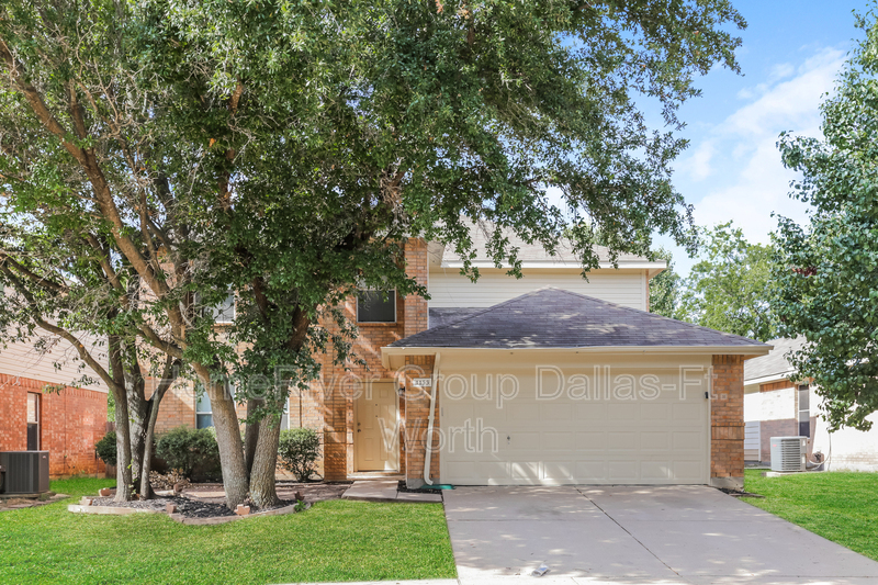 1153 Browntop St in Crowley, TX - Foto de edificio