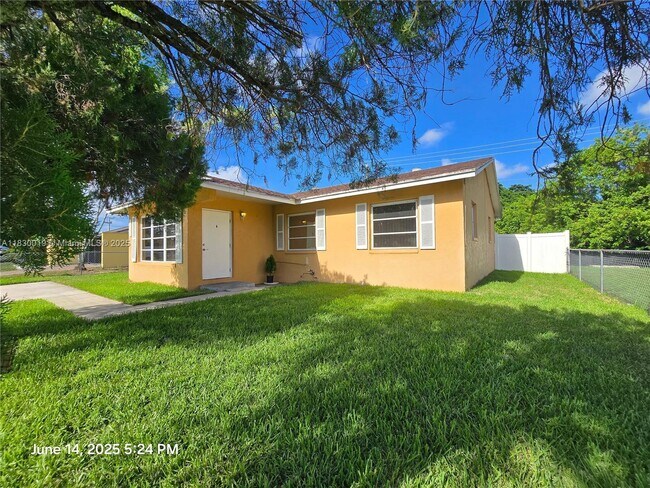 3530 S 55th Ave in Greenacres, FL - Building Photo - Building Photo