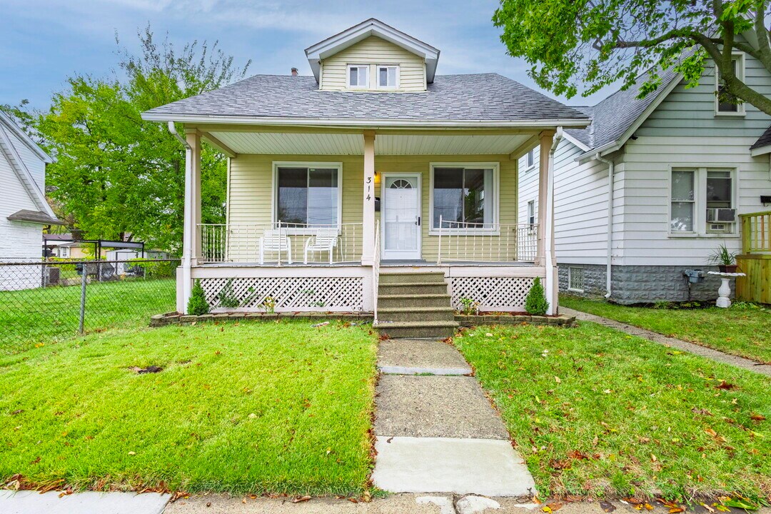 314 W Muir Ave in Hazel Park, MI - Building Photo