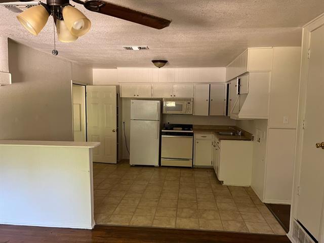 1504 Greenlee St in Denton, TX - Building Photo - Building Photo