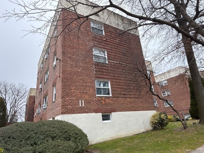 11 Schenck Ave