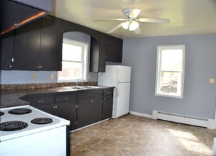 605 Iowa Ave in Decorah, IA - Building Photo - Building Photo