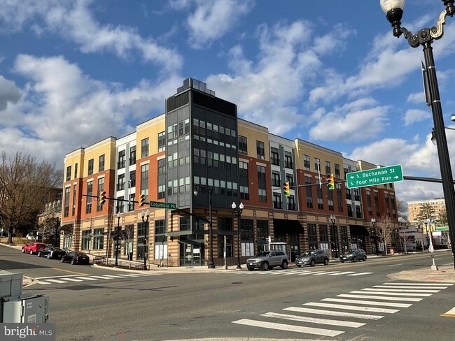 property at 989 S Buchanan St