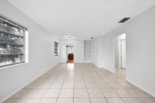 199 SW 15th St in Boca Raton, FL - Building Photo