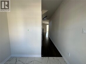 17 Cahill Dr in Brantford, ON - Building Photo - Building Photo