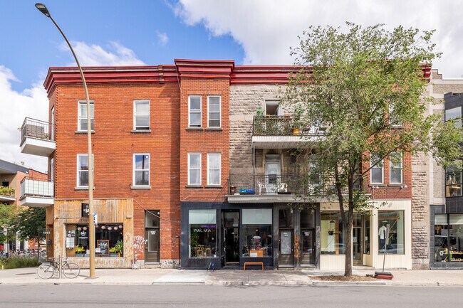 5253-5263 Saint-Laurent Boul in Montréal, QC - Building Photo - Building Photo