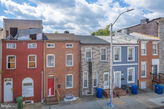 property at 1123 W Lombard St