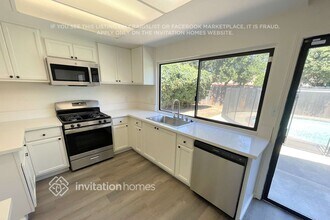 2852 Londonderry Dr in Sacramento, CA - Building Photo - Building Photo