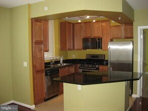 851 N Glebe Rd in Arlington, VA - Building Photo - Building Photo