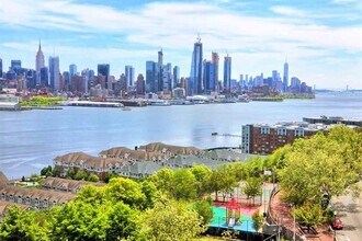 29-33-33 51st St in Weehawken, NJ - Building Photo - Building Photo