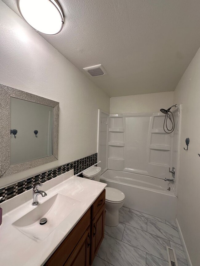 3151 W Marty St in Springfield, MO - Building Photo - Building Photo