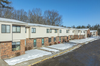 Forest View Apartments in Stevens Point, WI - Foto de edificio - Building Photo