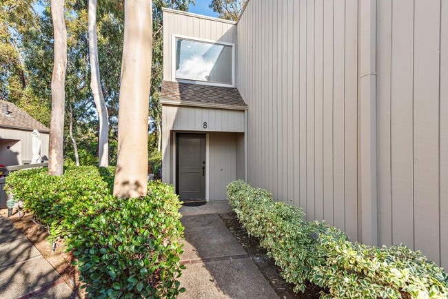 8 Rocky Glen in Irvine, CA - Building Photo - Building Photo