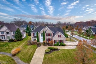 7441 Scioto Ct in Solon, OH - Building Photo