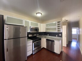 191 Everett St, Unit 3 in Boston, MA - Building Photo