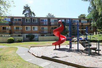 Heather Ridge Apartments in Lynnwood, WA - Building Photo - Building Photo