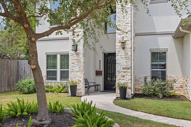 property at 8550 Ridgepoint Dr