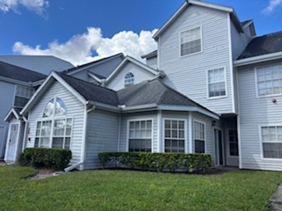 12213 Armenia Gables Cir in Tampa, FL - Foto de edificio
