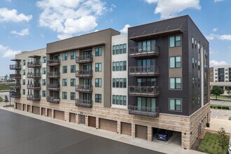 Sojourn at the Realm in The Colony, TX - Foto de edificio - Building Photo